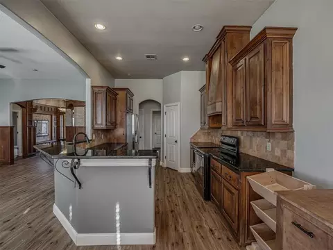 Kitchen - 1908 Hackney Ct, Blanchard, OK 73010 photo 2 of 5