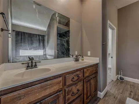 Bath - 1908 Hackney Ct, Blanchard, OK 73010 photo 1 of 5