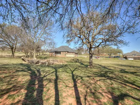 Exterior - 1908 Hackney Ct, Blanchard, OK 73010 photo 8 of 10