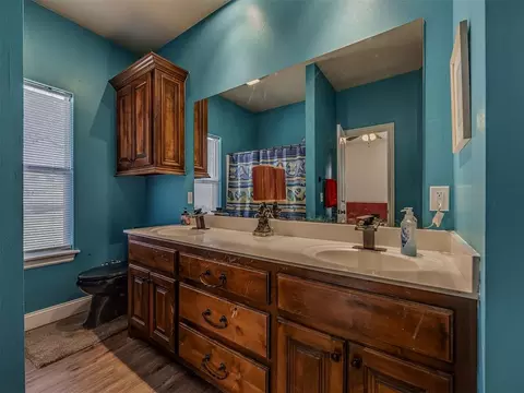 Bath - 1908 Hackney Ct, Blanchard, OK 73010 photo 3 of 5