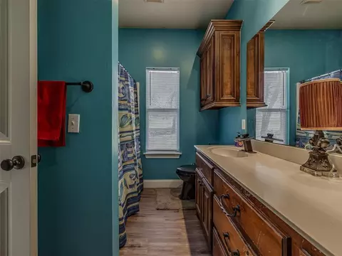 Bath - 1908 Hackney Ct, Blanchard, OK 73010 photo 4 of 5