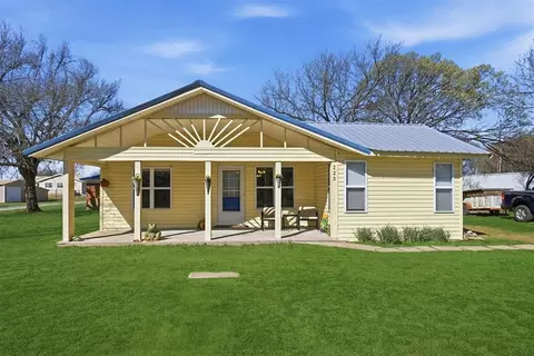 223 S Ash Ave, Erick, OK 73645