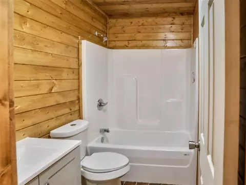 Bath - 104 Lukfata St, Broken Bow, OK 74728 photo 1 of 1