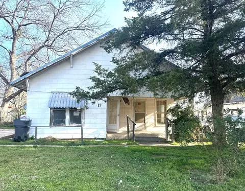 19 NE 7th Ave, Ardmore, OK 73401