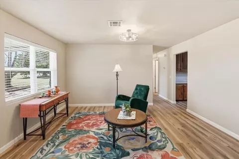Living - 705 E Benton Ave, Sayre, OK 73662 photo 2 of 5