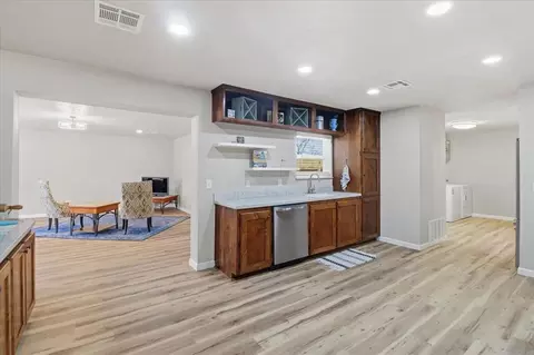 Entry Way - 705 E Benton Ave, Sayre, OK 73662 photo 3 of 5