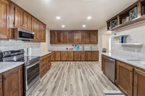 Kitchen - 705 E Benton Ave, Sayre, OK 73662 photo 1 of 3