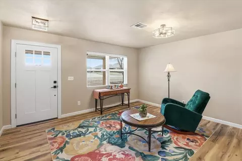 Entry Way - 705 E Benton Ave, Sayre, OK 73662 photo 1 of 5