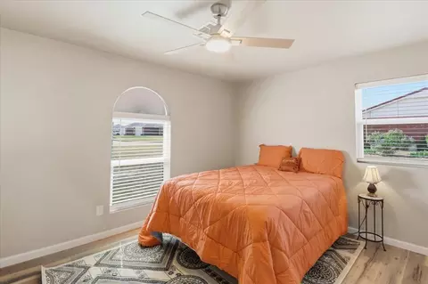 Bedroom - 705 E Benton Ave, Sayre, OK 73662 photo 4 of 5
