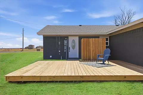 Exterior - 705 E Benton Ave, Sayre, OK 73662 photo 3 of 7