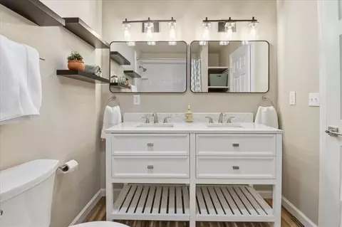 Bath - 705 E Benton Ave, Sayre, OK 73662 photo 3 of 4