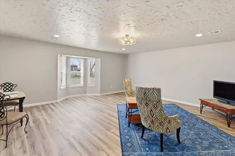 Living - 705 E Benton Ave, Sayre, OK 73662 photo 3 of 5