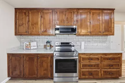 Kitchen - 705 E Benton Ave, Sayre, OK 73662 photo 2 of 3
