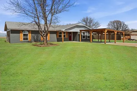 705 E Benton Ave, Sayre, OK 73662