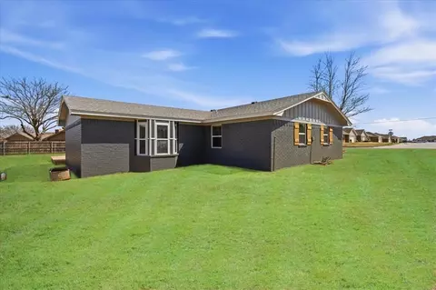 Exterior - 705 E Benton Ave, Sayre, OK 73662 photo 5 of 7