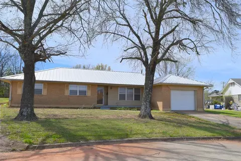 508 Cottonwood Ln, Tecumseh, OK 74873