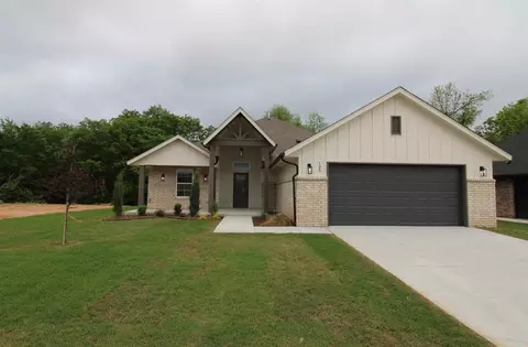 125 Firethorn Way, Noble, OK 73068