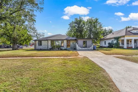301 W Chickasaw St, Lindsay, OK 73052