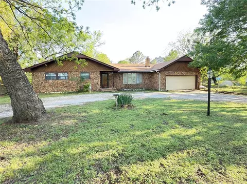 315 Noble St, Maud, OK 74854