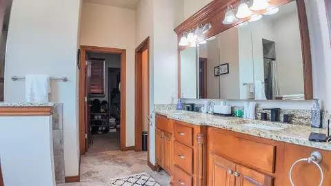 Bath - 329678 E 1000 Rd, Harrah, OK 73045 photo 3 of 4