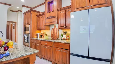 Kitchen - 329678 E 1000 Rd, Harrah, OK 73045 photo 3 of 3