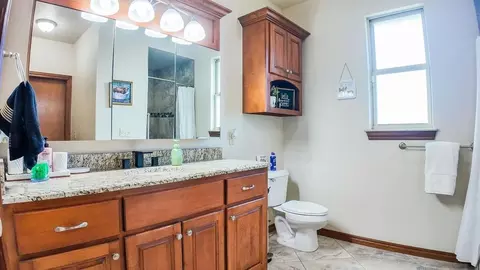 Bath - 329678 E 1000 Rd, Harrah, OK 73045 photo 1 of 4