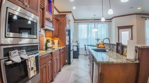 Kitchen - 329678 E 1000 Rd, Harrah, OK 73045 photo 2 of 3