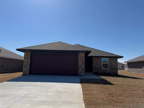 917 Hazy Brook Cir, Chickasha, OK 73018