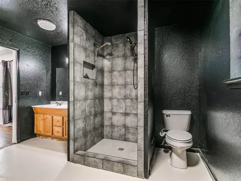 Bath - 21201 E Montgomery Dr, Mcloud, OK 74851 photo 3 of 3