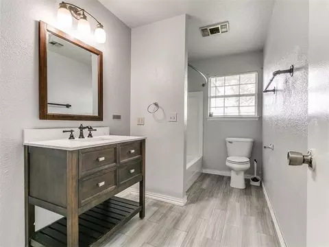 Bath - 21201 E Montgomery Dr, Mcloud, OK 74851 photo 1 of 3