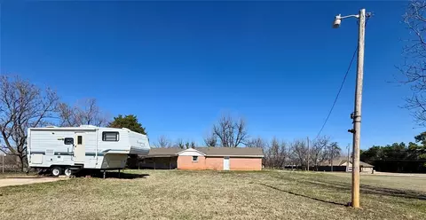 627 Cranton Dr, Chickasha, OK 73018 photo 8