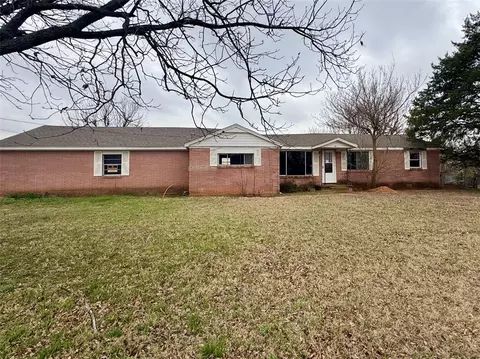 627 Cranton Dr, Chickasha, OK 73018