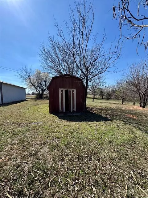 627 Cranton Dr, Chickasha, OK 73018 photo 3