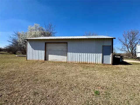 627 Cranton Dr, Chickasha, OK 73018 photo 2