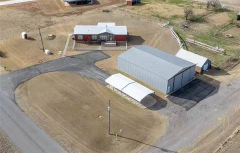 24079 E 1070 Rd, Weatherford, OK 73096