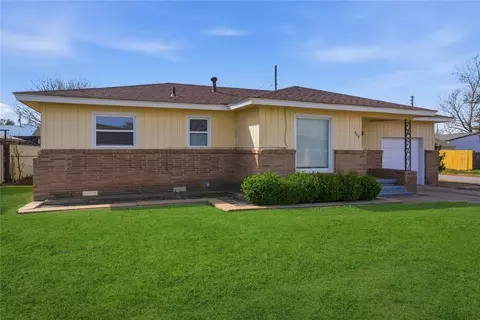 520 W Martha St, Altus, OK 73521