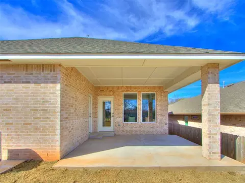 Exterior - 124 W 4th St, Arcadia, OK 73007 photo 4 of 4
