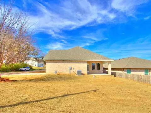 Exterior - 124 W 4th St, Arcadia, OK 73007 photo 3 of 4