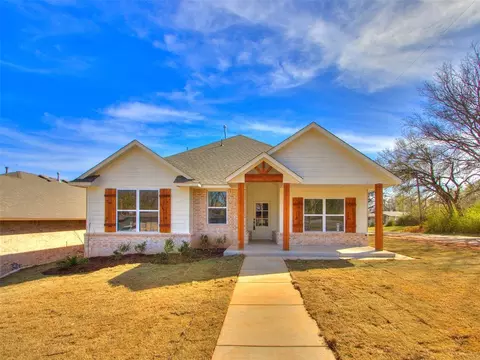 Exterior - 124 W 4th St, Arcadia, OK 73007 photo 1 of 4