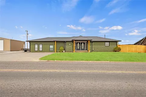 211 W 4th St, Custer City, OK 73639