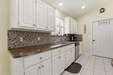 Kitchen - 998 Garden Rd, Tuttle, OK 73089 photo 3 of 4