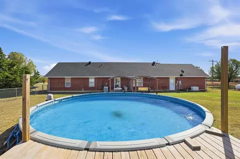 Exterior - 998 Garden Rd, Tuttle, OK 73089 photo 2 of 4