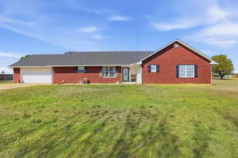 Exterior - 998 Garden Rd, Tuttle, OK 73089 photo 1 of 4