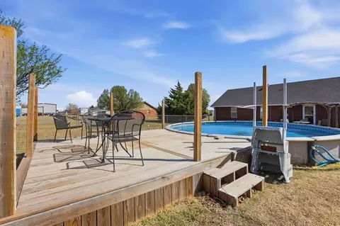 Exterior - 998 Garden Rd, Tuttle, OK 73089 photo 3 of 4