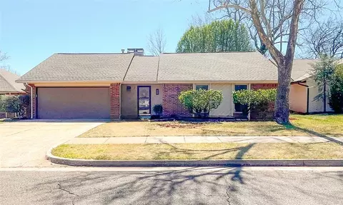 2418 Countrywood Ln, Edmond, OK 73012