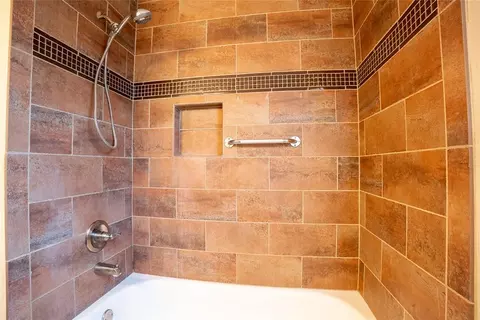 Bath - 6904 NW 60th Dr, Bethany, OK 73008 photo 3 of 3