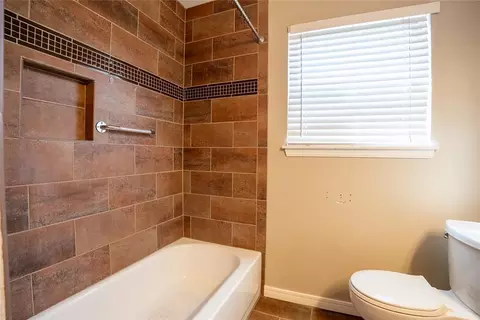 Bath - 6904 NW 60th Dr, Bethany, OK 73008 photo 2 of 3