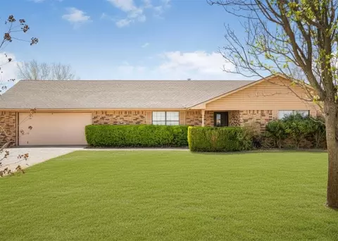 2350 Beverly Ln, Clinton, OK 73601