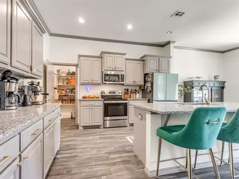 Kitchen - 19790 E Robinson St, Norman, OK 73026 photo 6 of 7