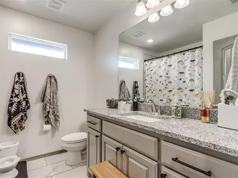 Bath - 19790 E Robinson St, Norman, OK 73026 photo 1 of 7